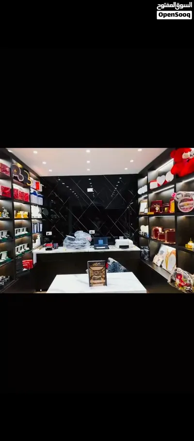 ديكور محل مميز للبيع مع البضاعة والمواكن 4
