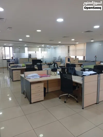 مكاتب تجارية مميزة للإيجارفي أم أذينة / شارع زهران 3