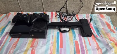xbox 360 with 2 controllers 2