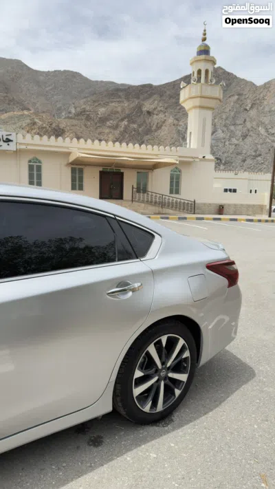 للبيع نيسان ألتيما SR موديل 2017 4