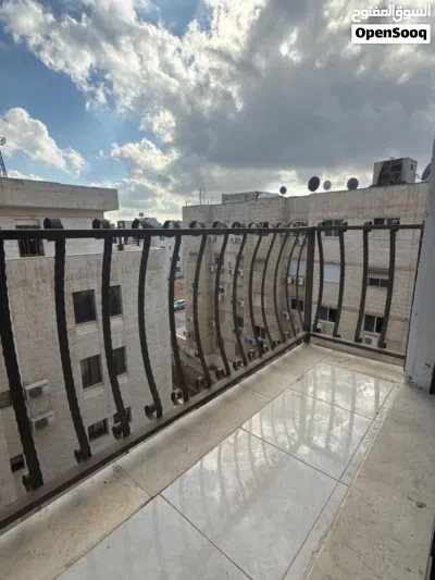 استوديو ديلوكس مع برندة في منطصفة الشميساني - Deluxe studio with a balcony in the middle of Shmeisa 2