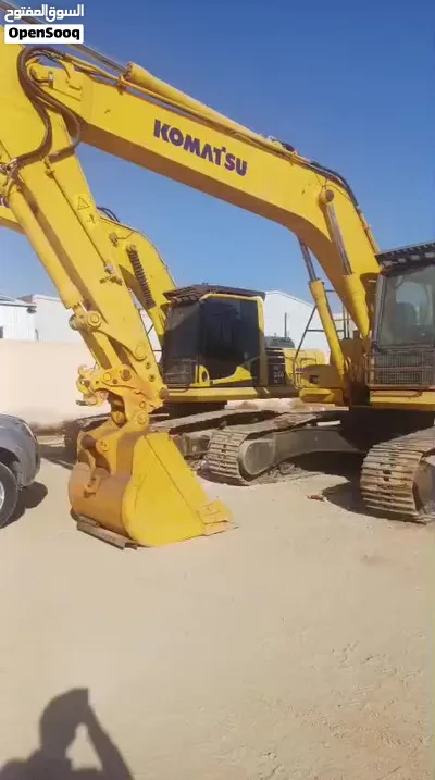 حفار Komatsu PC240 LC موديل 2023 للبيع ساعات تشغيل قليلة غير مجمرك قابل للتصدير 4
