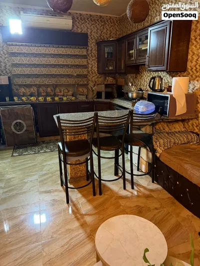 طاوله رخام مع اربع كراسي 4
