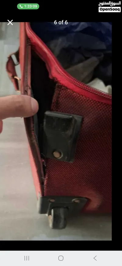 شنتة سفر كبيرة فيها فرط بزاوية واحدة ما بتأثر علاستخدام علأكيد حجم كبير و عملية جدا و قوية 15 د 4