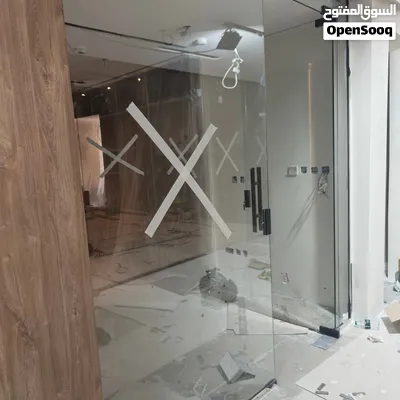 تركيب زجاج سكريت من شورات ومكاتب ودربزين وشورات وحواجز حمامات وبلكونات وكل شيء يخص الزجاج السكريت وا 4
