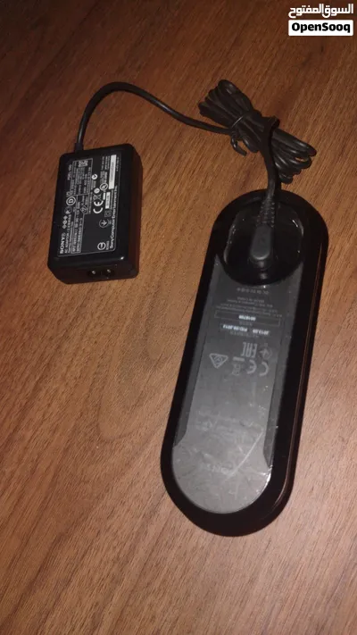 قاعدة شحن أصلية من سوني مخصصة لشحن وحدات تحكم ألعاب بلاي ستيشن 4 (Sony DualShock 4 Charging Station) 2