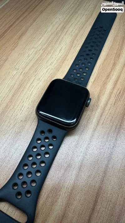 ساعة ابل اصدار 6 ( 40mm ) - بحالة ممتازة وبطارية 98% 4