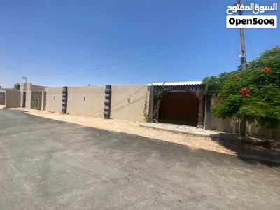 3 منازل واستديو خارجي للبيع في #كرزاز الموقع: كرزاز – بالقرب من نادي الفروسية وعلى الطريق القطران 2