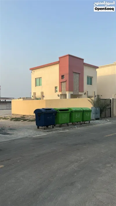 للبيع فيلا دورين في الفشت 1 مساحه 2544 قدم موقع قريب البحر والشارع الرئيسي 3غرف 2