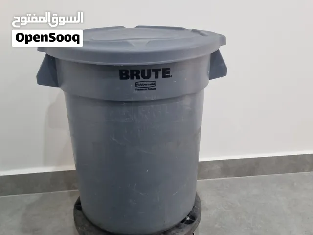 علبة كبيرة مع عجلات وغطاء للتخزين 20 جالون