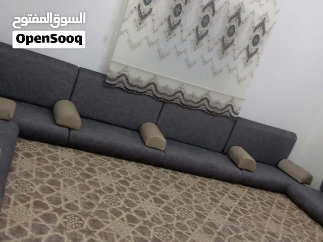 جلسة للبيع تتكون من 11لمسند و11لفرش وثلاته زوايه بدون مخاد مع لعلم غلف لمسند يعتبر جيد