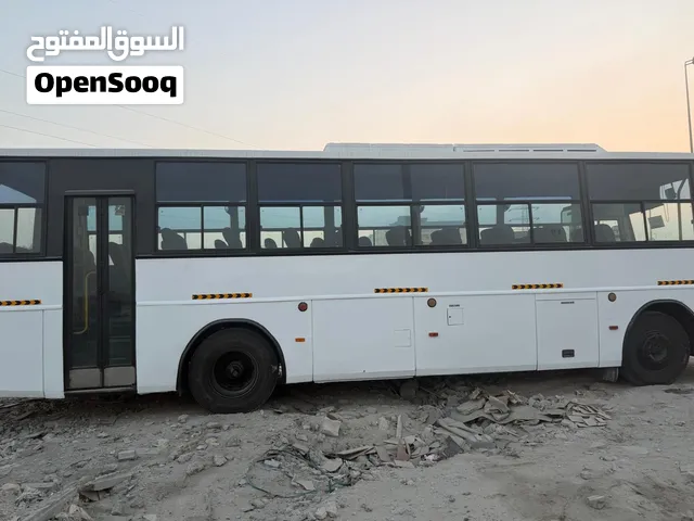 للبيع باص تاتا الكبير اكثر خمسين إلى خمسه وخمسين راكب