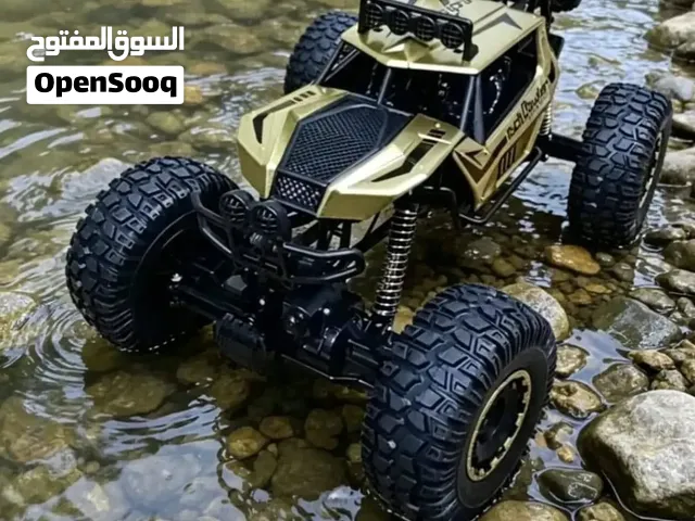 سيارة روك كراولر ذهبية مع ريموت
