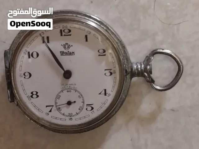 قطع تراثية قديمة بعض الشيء