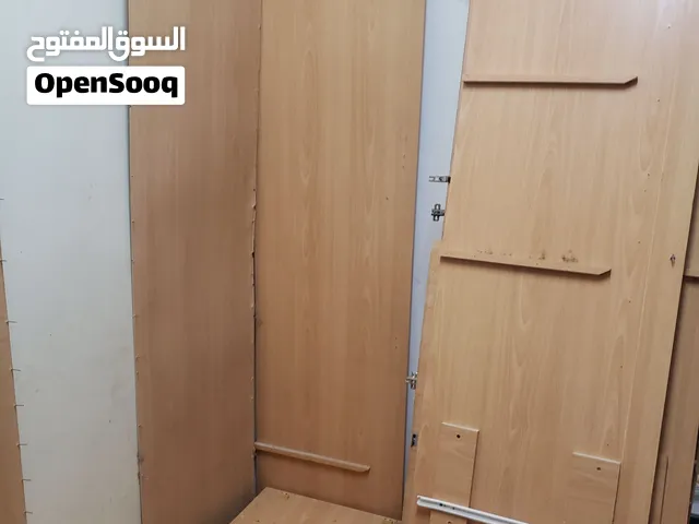 خزانة ملابس بحالة ممنازة