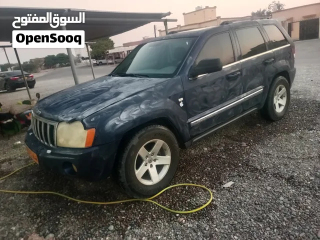 جيب جراند شيروكى 2005 موديل كامل المواصفات، أس يو في، لون أزرق، بنزين، أوتوماتيك، خليجي