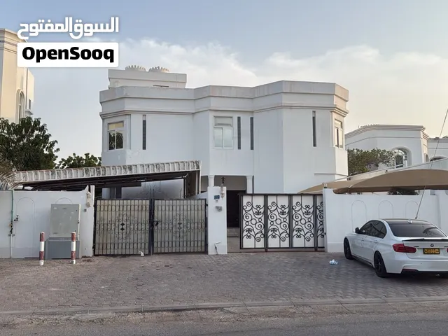للإيجار في العذيبة – شقة مرتبة وجاهزة للسكن Rooms for rent _ alazaiba