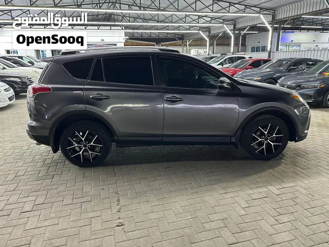 Toyota RAV4 2018 Platinum with sunroof and it’s in a very good shape for your next trip