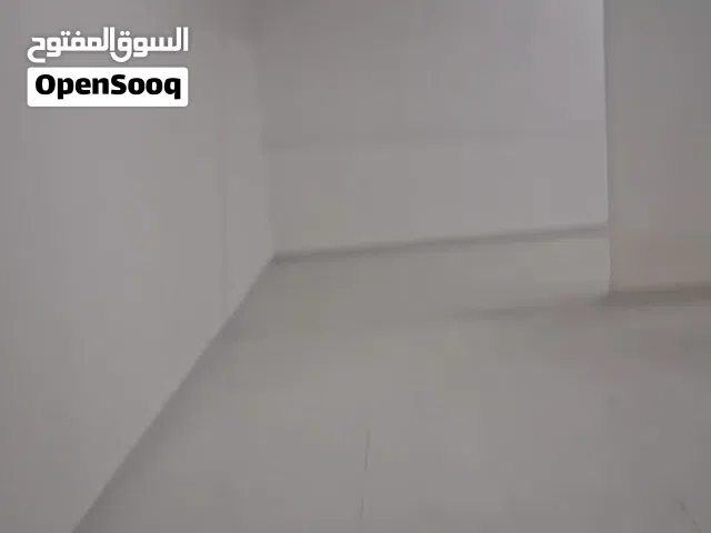 مخزن للايجار بالسالميه 400 م  ويوجد مخزن بحولي 150 م  ويوجد مساحه 400م بحولي