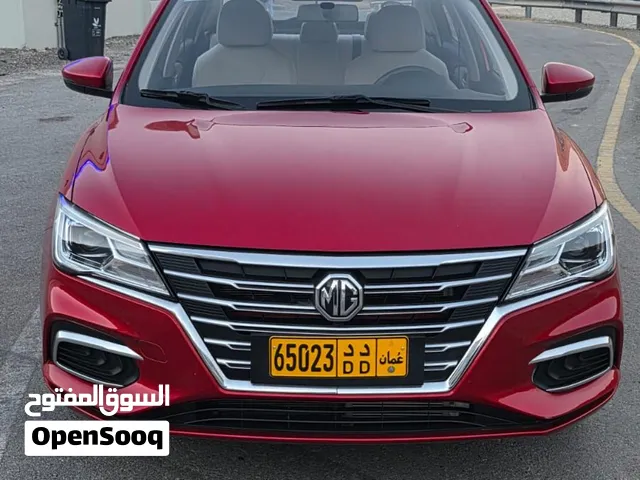 سيارة ام جي 5 موديل 2023 أحمر بحالة الوكاله
