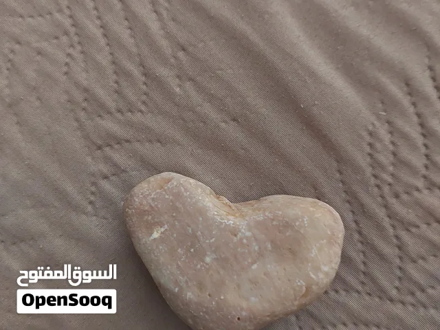 Rock carved as a heart. حجر منحوت على شكل قلب