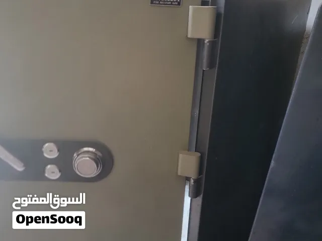 كسر الاسعار خزنة نقود مستخدمة ونظيفة بحالة جيدة حجم كبير مضمونه من اي عيب