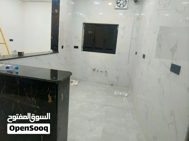 للإيجار شقة حديثه في الجنينه تصلح تجاري او سكني