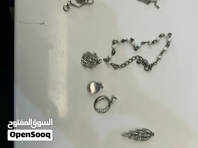 اكسسوارات كثيرة جميلة