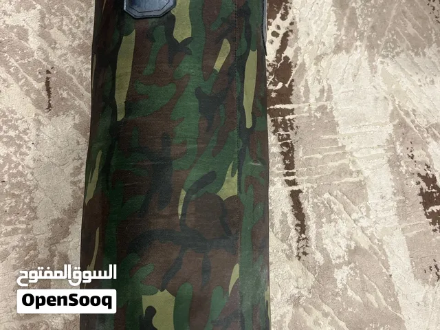 كيس بوكسنج للبيع يتعلق على الحائط