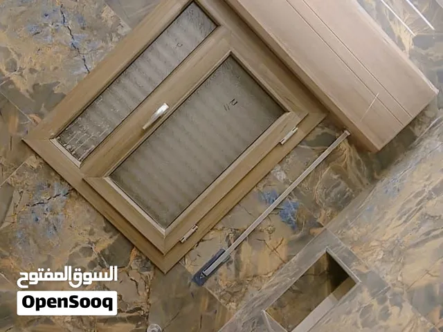 فني تركيب وصيانة جميع انواع النوافذ والأبواب والسرانتي
