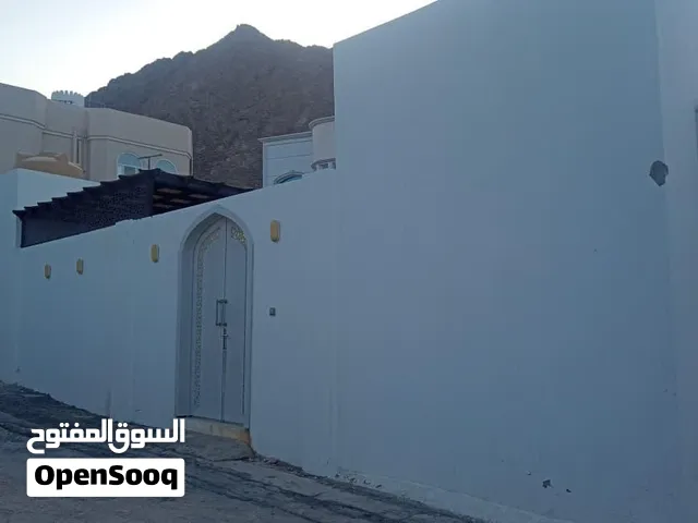 منزل راقي للإجار الشهري مناسب لعائلات الصغيره و المتوسطه يكفي ل 4-5 اشخاص