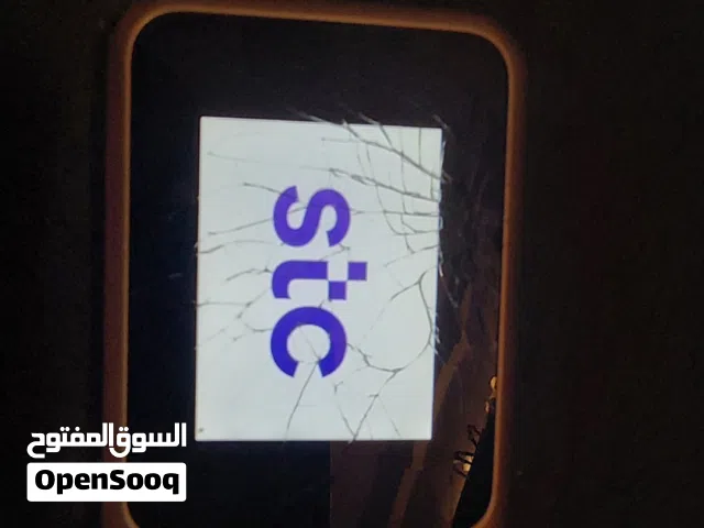 راوتر فيفا هاواوى  ممتاز شاشته بها شرخ بسيط