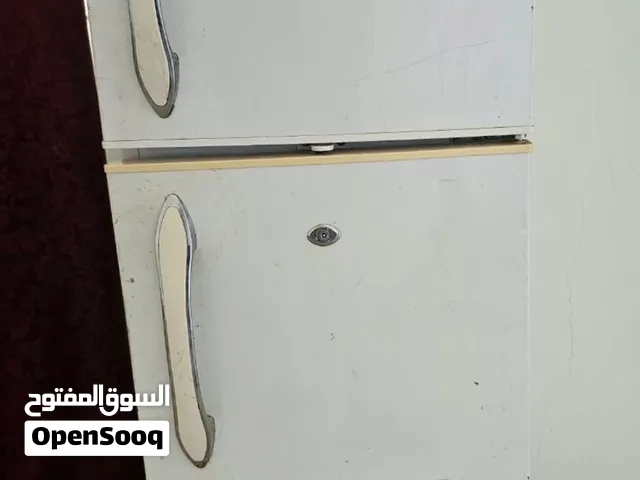 ثلاجه حجم وسط  وغساله ملابس للبيع