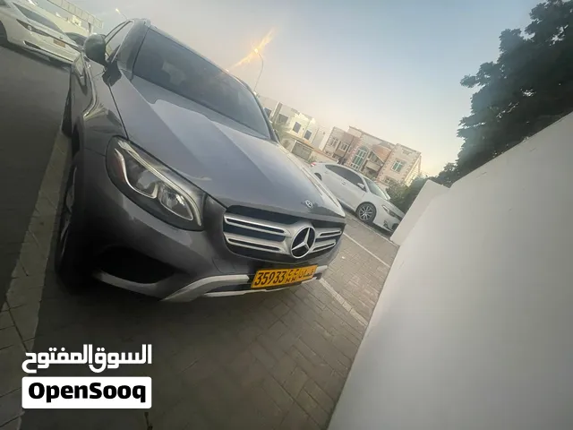 مرسيدس بنز GLC 300 موديل 2018 مع مواصفات أمريكية، حالتها ممتازة