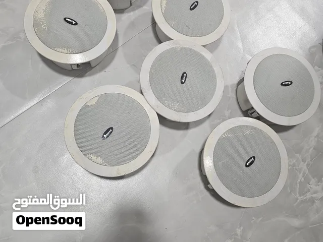 سستم صوت متكون من جهازيين مكبر صوت+سماعات سقفية 6تحتوي كل سماعة على مضخم كلهم اصليات وشغالات