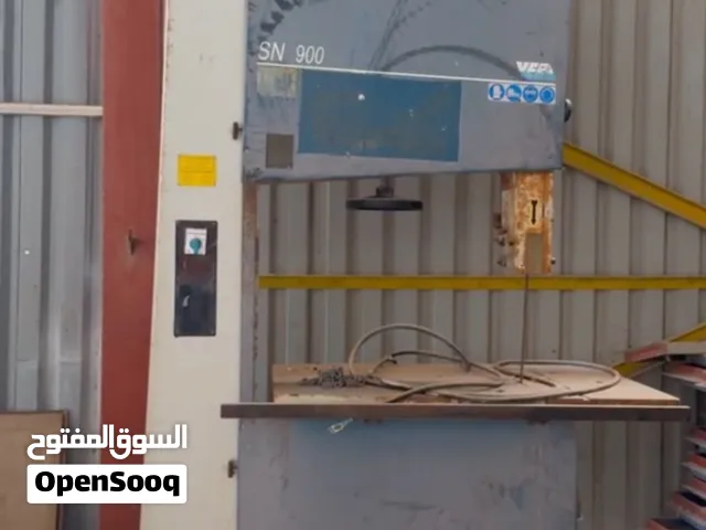 منشار شريطي صناعي SN 900 مستعمل استعمال نضيف