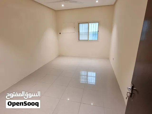 قريب من محلات طيور الجنه وجسر المشاة سوق الرفاع