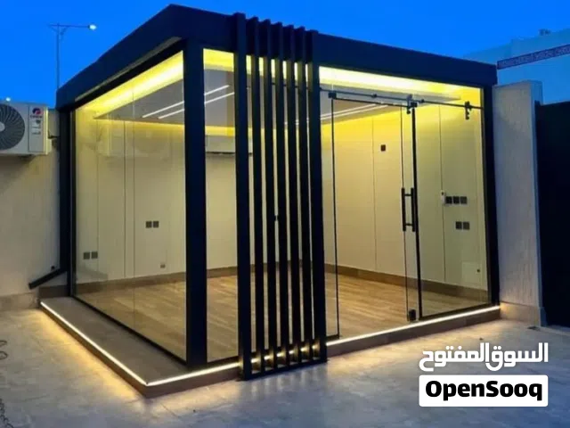 غرف زجاجية حديثة و مضلات خشب معالج سعر على حسب الديكور  والخامة