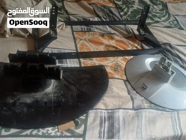 قواعد للتلفزيونات باناسونيك وال جى وانواع اخرى جديده لم تستخدم ورفوف ايطالى بقواعد صلب