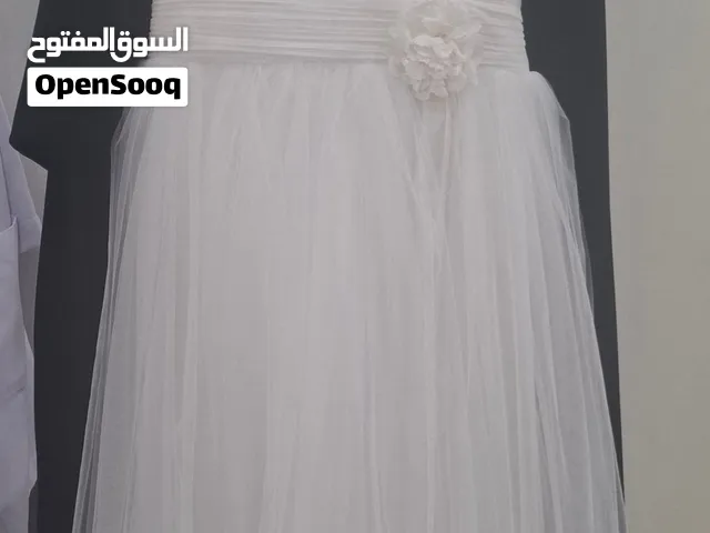 فستان ابيض