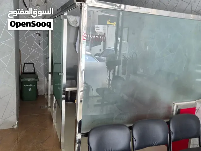 صالون رجالى بها 4 كاونترات الموقع مصفح الشعبية شرق 9