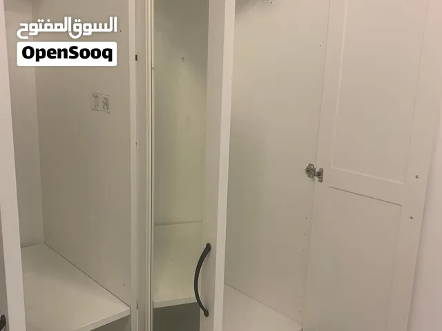 دولاب من ايكيا مستعمل للبيع