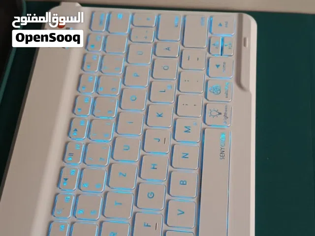 كفرات ايباد مع كيبورد ضوئي خرافي باسعار مناسبة ويتوفر توصيل