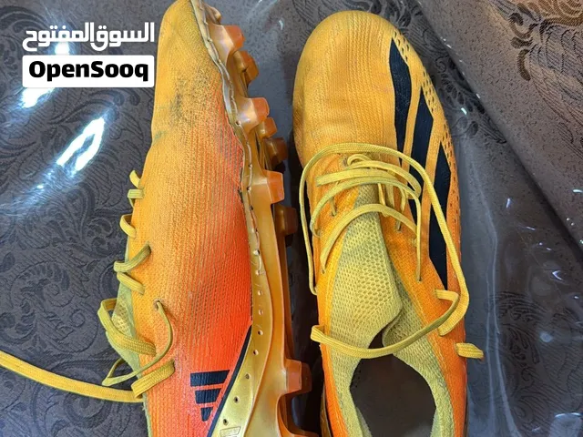حذاء اديداس