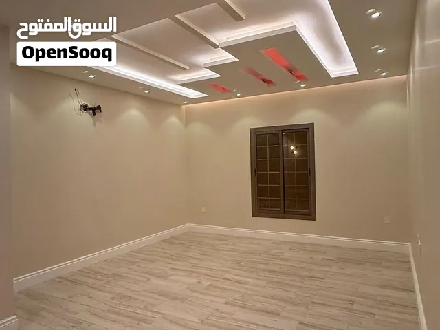 شقة للبيع بحي المنار بجده مساحة كبيره
