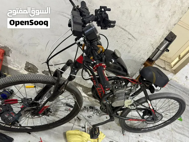 للبيع قاري ترينكس مع مكينه  الرقم أربعه واحد واحد خمسه تسعه تسعه سبعه واحد an engine bicycle