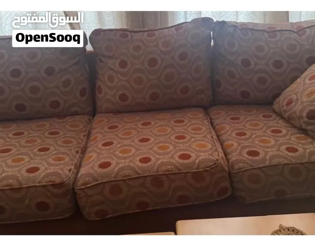 طقم كنب 4 قطع مع 6 وسائد بسعر مناسب