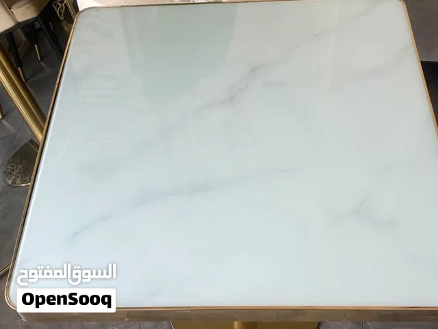طاولة طعام لاربع اشخاص