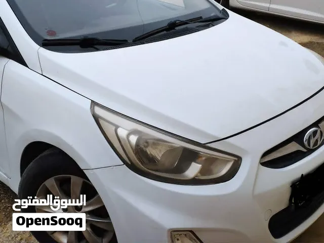 اكسنت مميزة ماشية قليل بسعر كويس والسيارة لعبه ومبارك مقدما للمعني