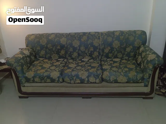 طقم كنب [كنبة ثلاثية وثنائية ومفردة] والثنائية تتحول لسرير